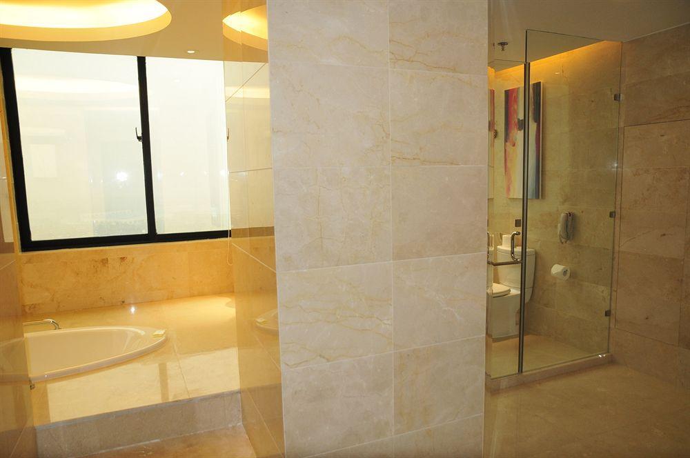 Four Points By Sheraton Taicang Exteriör bild
